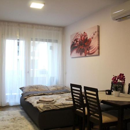 Apartman Sarah Apartment ออราแด ภายนอก รูปภาพ
