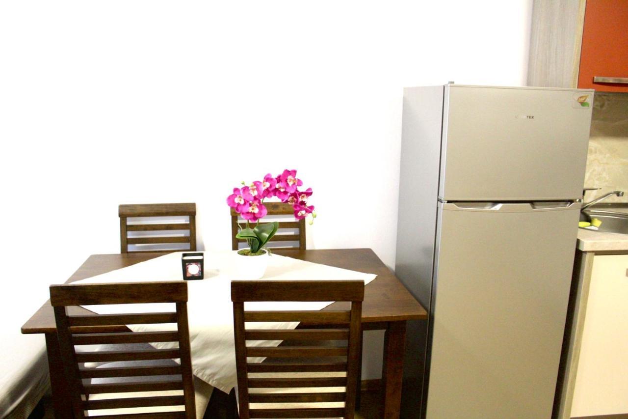 Apartman Sarah Apartment ออราแด ภายนอก รูปภาพ
